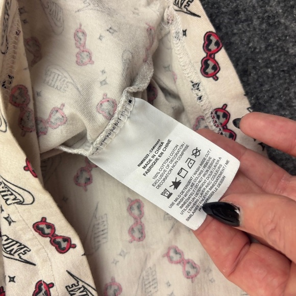 NIKE Women’s The Nike Tee Sunglasses/logo Tee Short Sleeved size: Medium - Picture 5 of 7